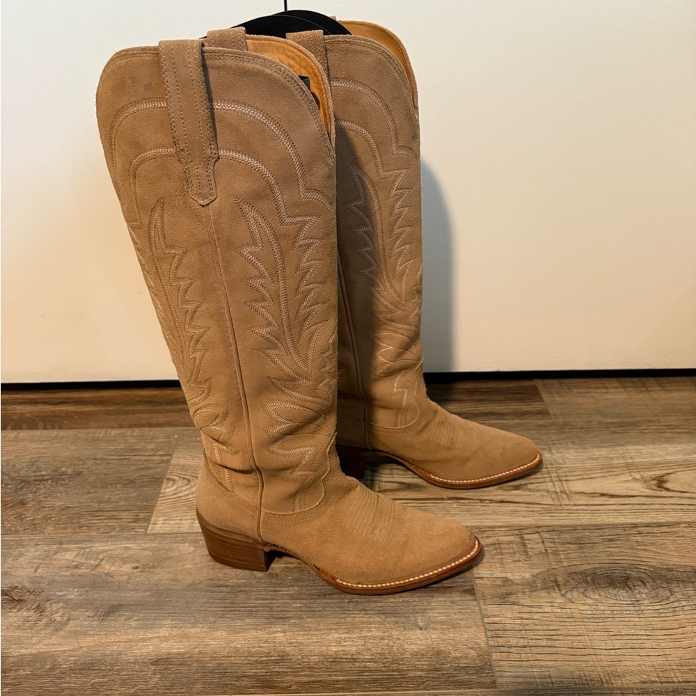 Tecovas Abby Suede Boot Size 8 in Driftwood